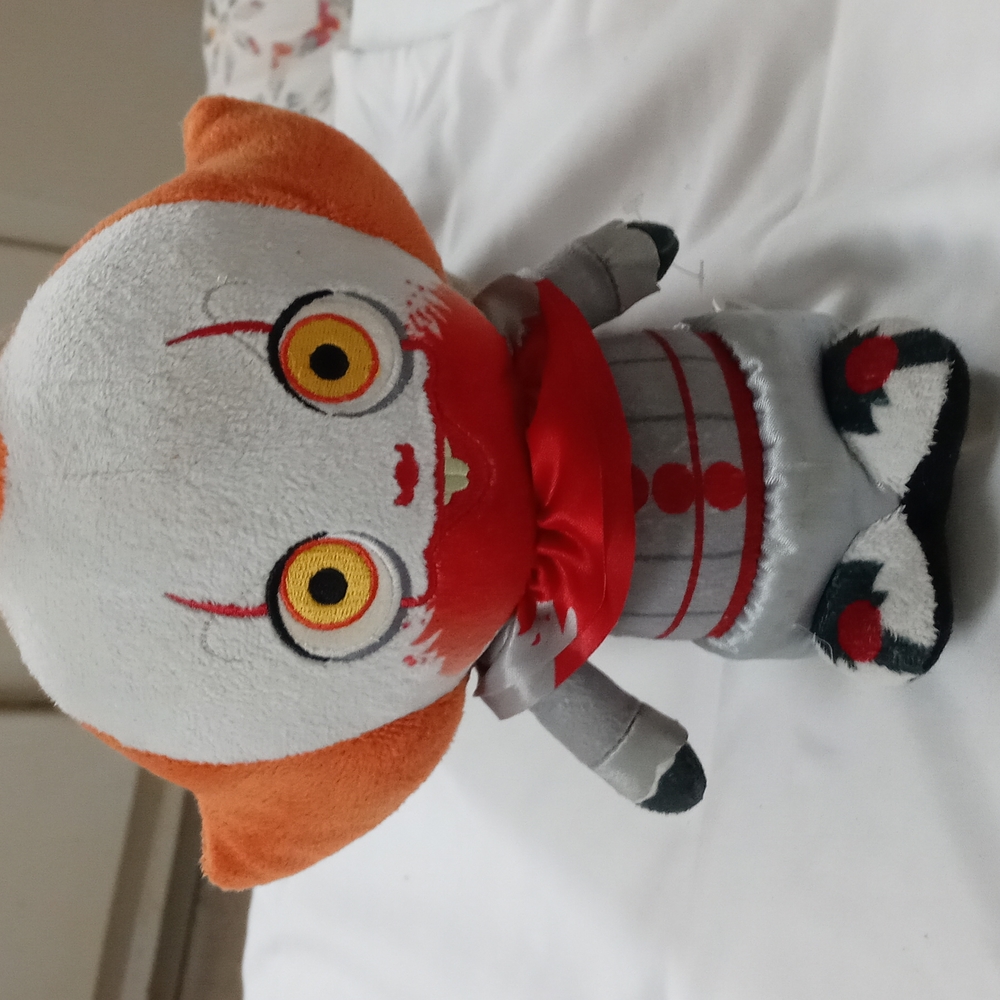 AVAILABLE -Warner Brothers Plush "It" Pennywise the Clown(Bloody face)RARE 9"